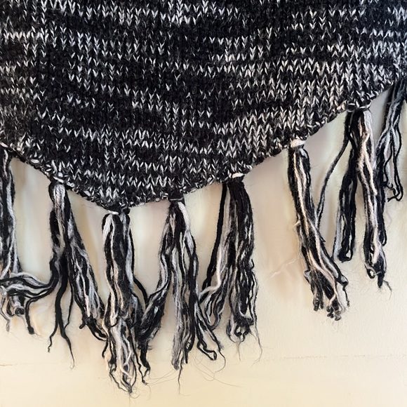 Hollister Fringe Sweater - Picture 2 of 3